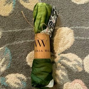 NWT Virginia Wolf Wrap